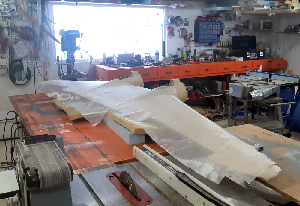 Preparing the wing bottom for fibreglass.